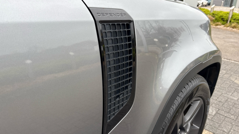 Land Rover Defender 3.0 D200 SE 110 5dr Auto Diesel Estate